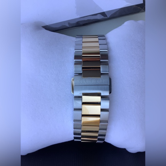 Mens authentic GUCCI BEE watch🐝 - Picture 6 of 13
